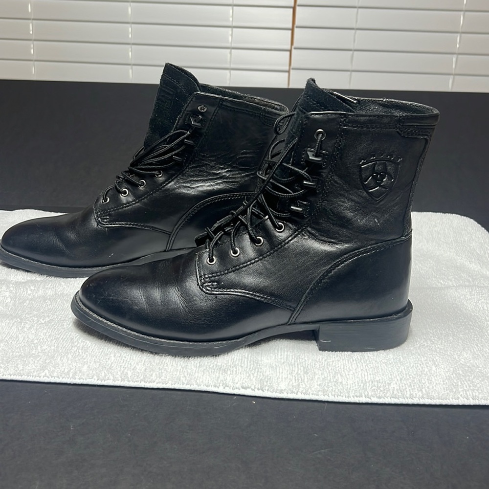 Ariat Black Lace Up Boots!  Sz 8.5